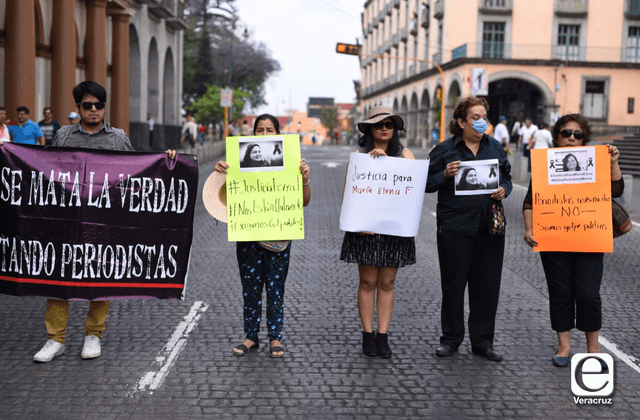 "¿Quién sigue?"; periodistas exigen justicia por asesinato de Elena Ferral 
